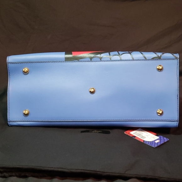 Authentic limited edition Valentino - Picture 3 of 6